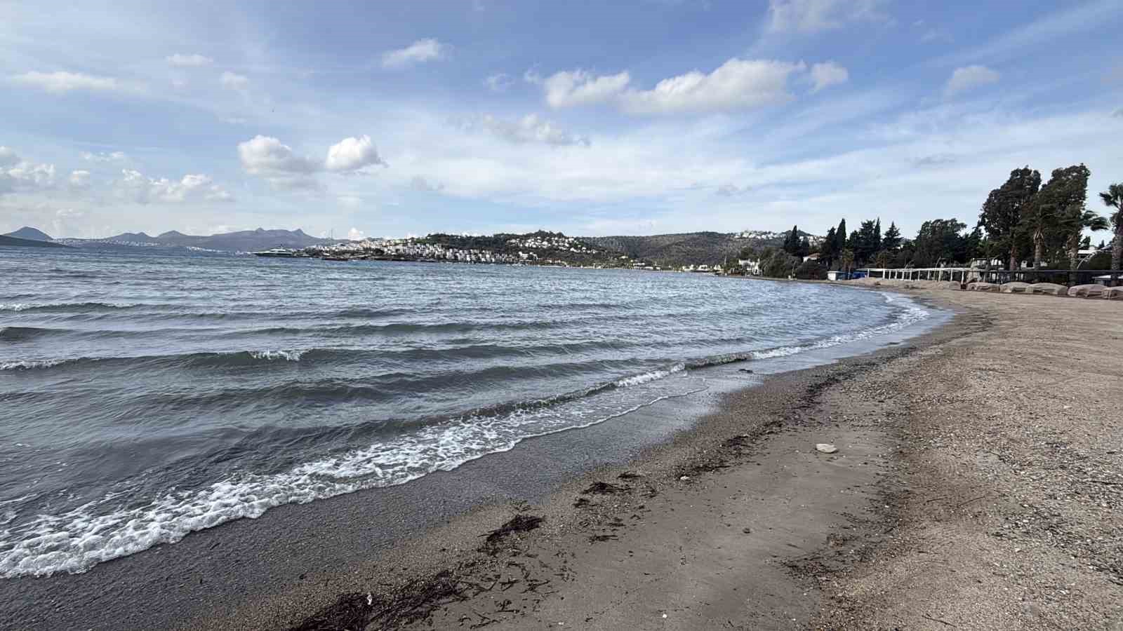 Bodrum’da deniz çekildi
