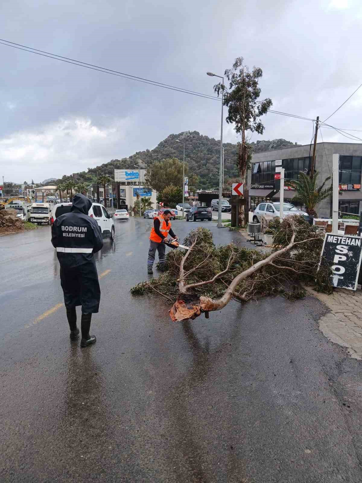 Bodrum’da fırtına etkili oldu
