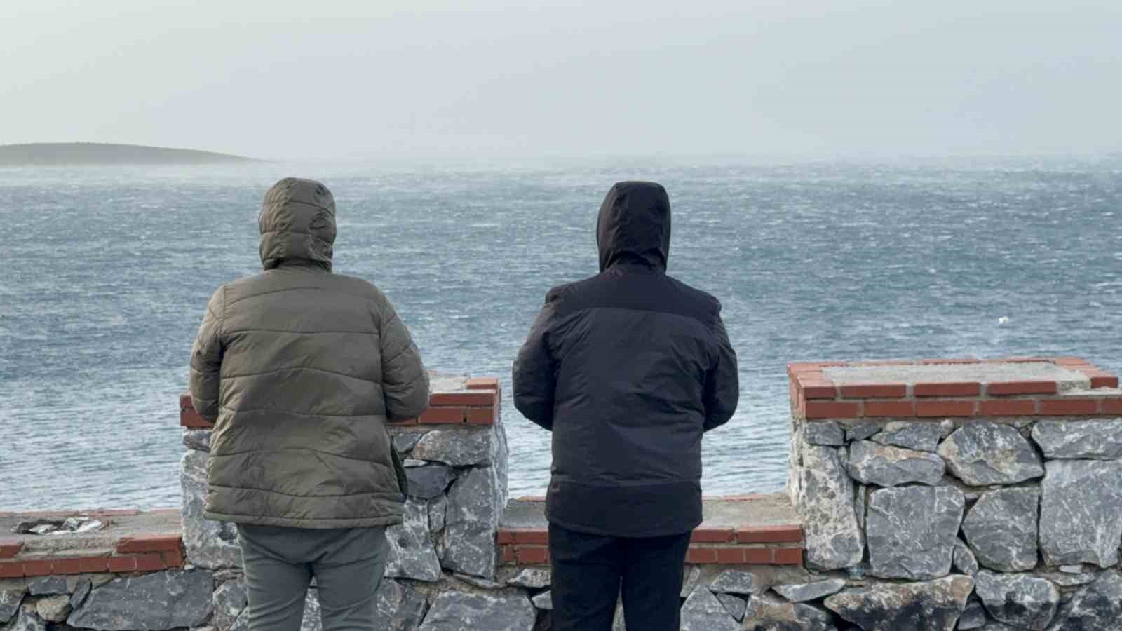 Bodrum’da fırtınada deniz ortasındaki doğa olayı görenleri şaşırttı
