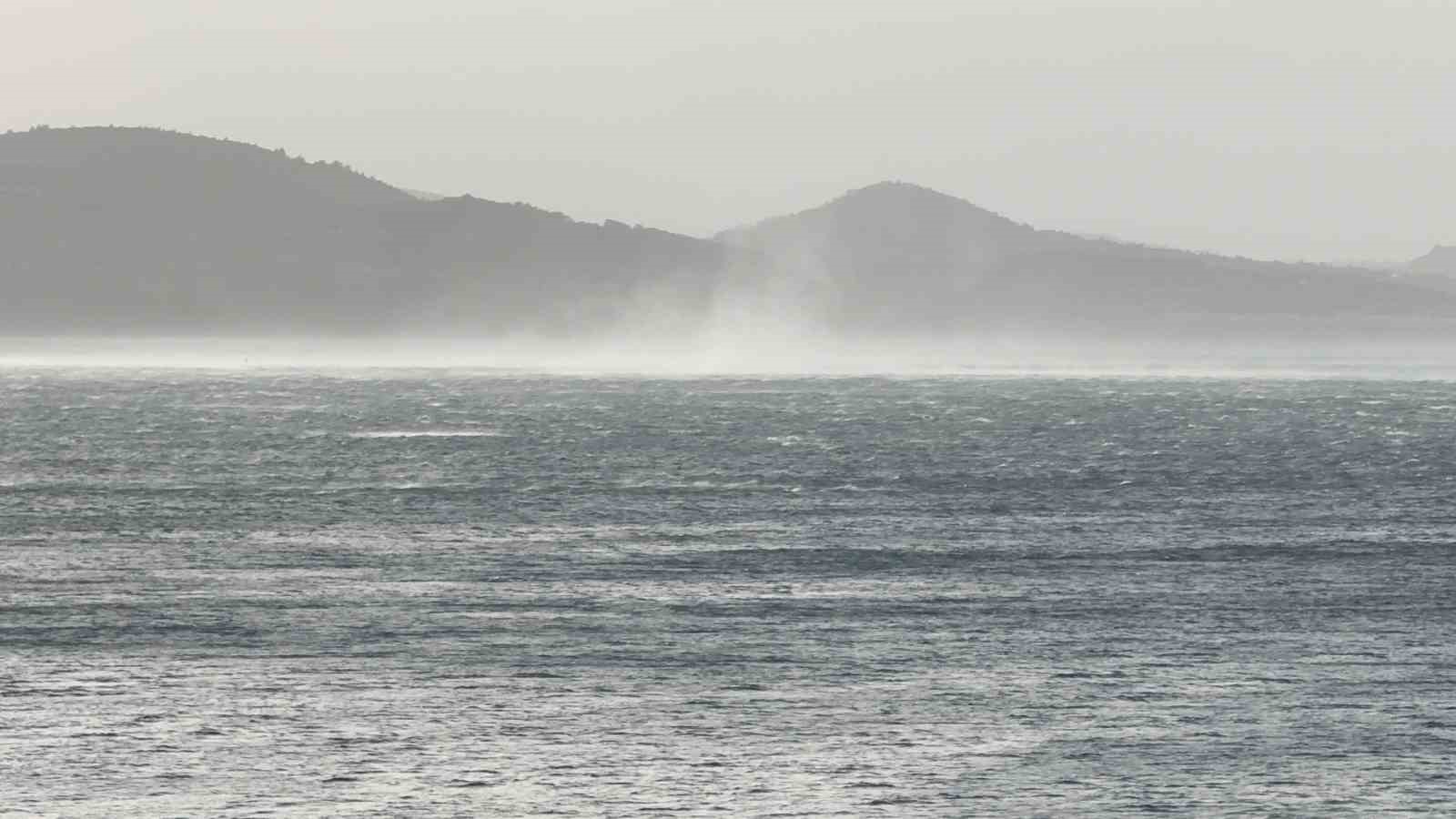 Bodrum’da fırtınada deniz ortasındaki doğa olayı görenleri şaşırttı
