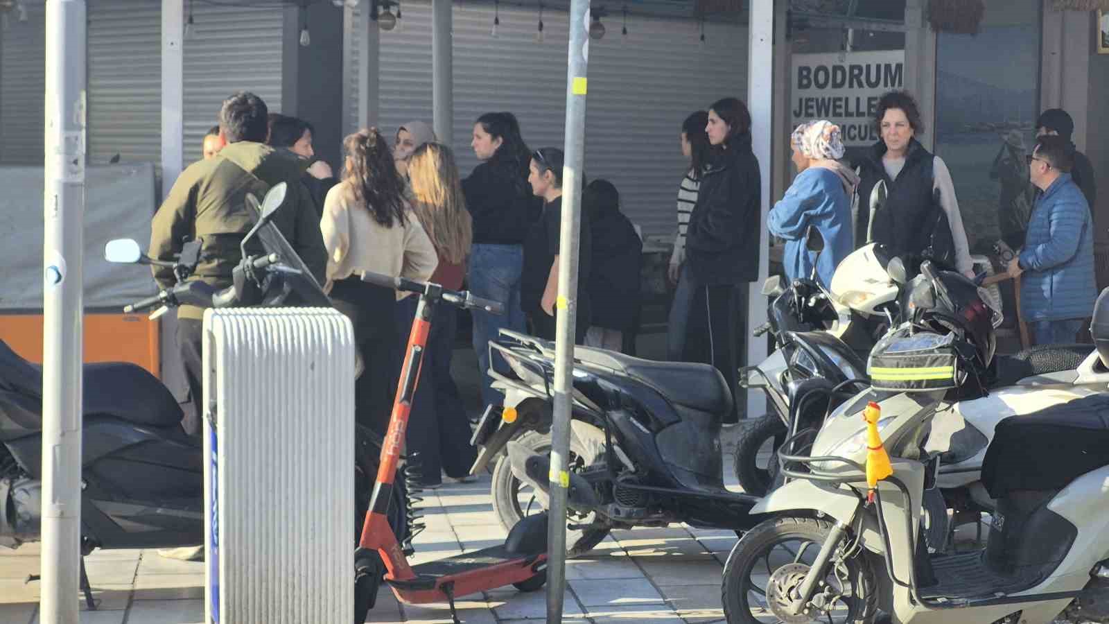 Bodrum’da giyim mağazasının deposunda yangın paniği
