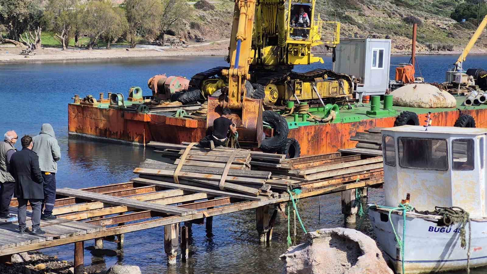 Bodrum’da iskelelerin yıkımına başlandı
