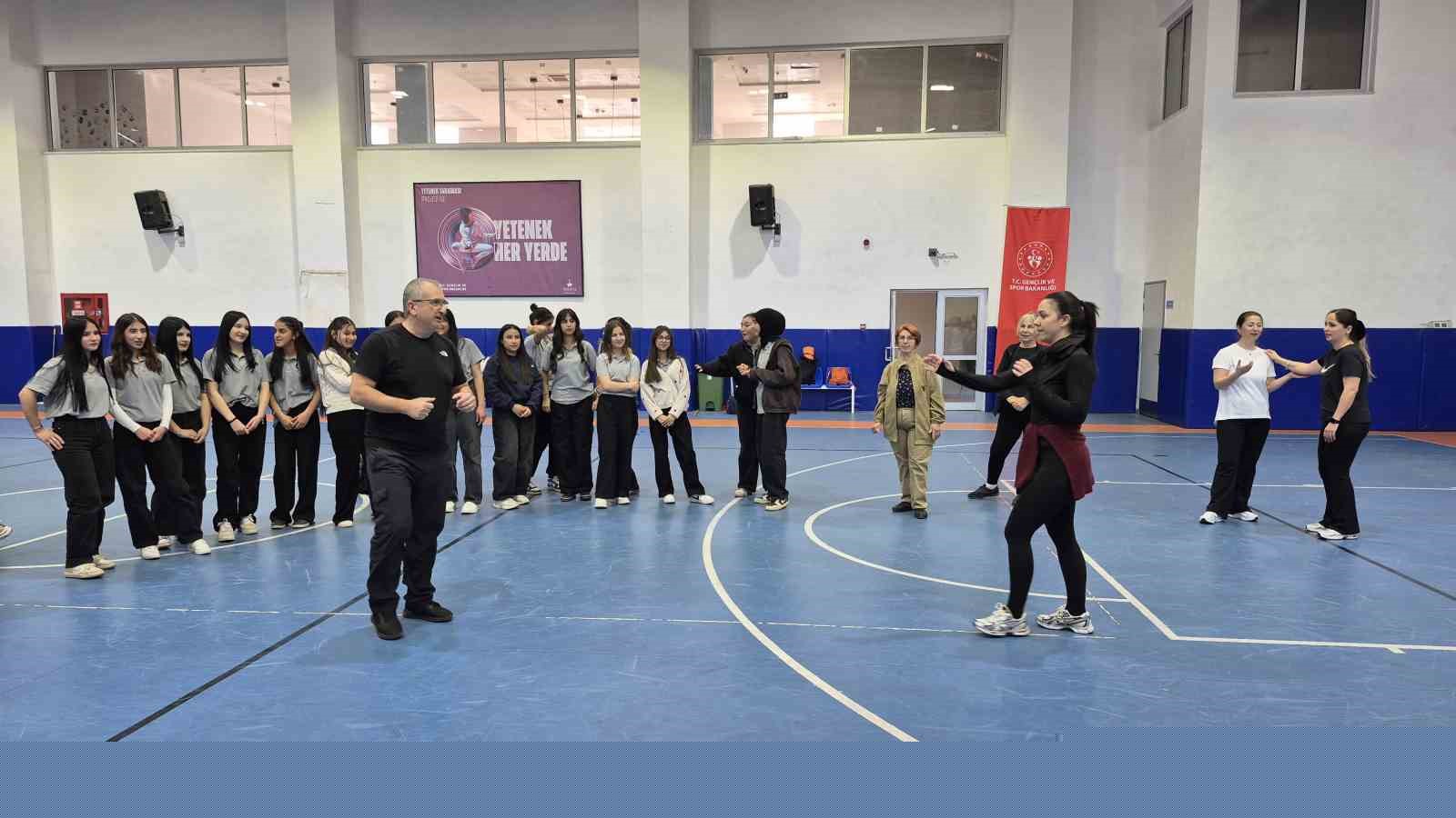 Bodrum’da kadınlara savunma eğitimi: "4 hareket bile hayat kurtarabilir"
