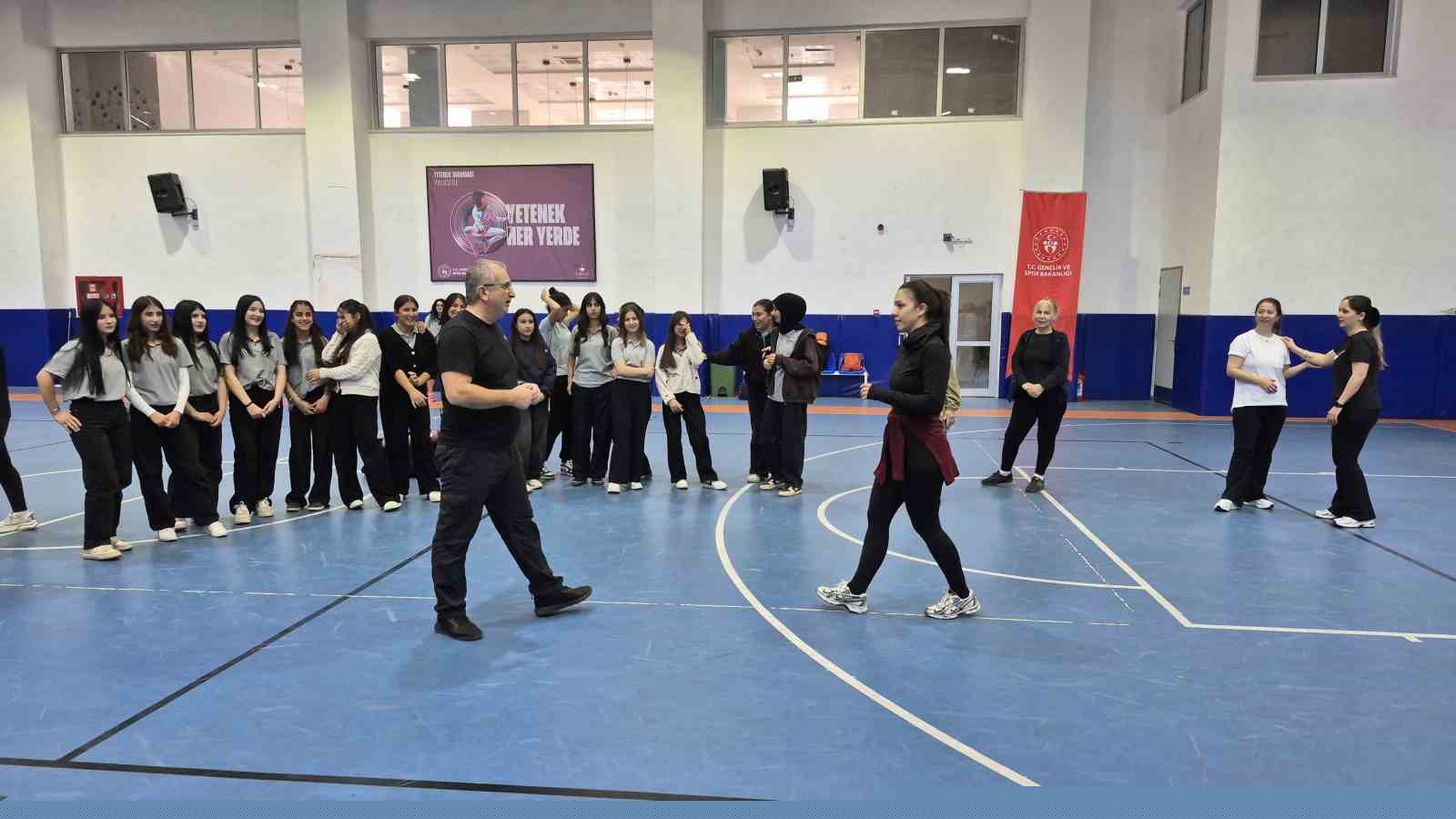 Bodrum’da kadınlara savunma eğitimi: "4 hareket bile hayat kurtarabilir"
