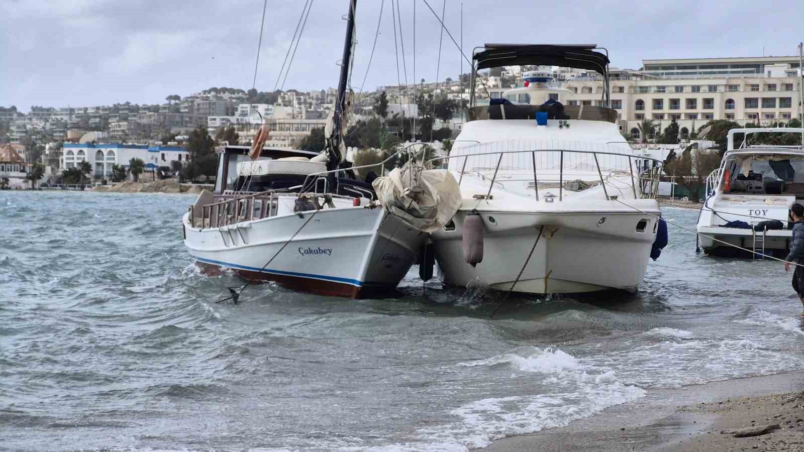 Bodrum’da korku dolu anlar: 8 tekne kıyıya sürüklendi
