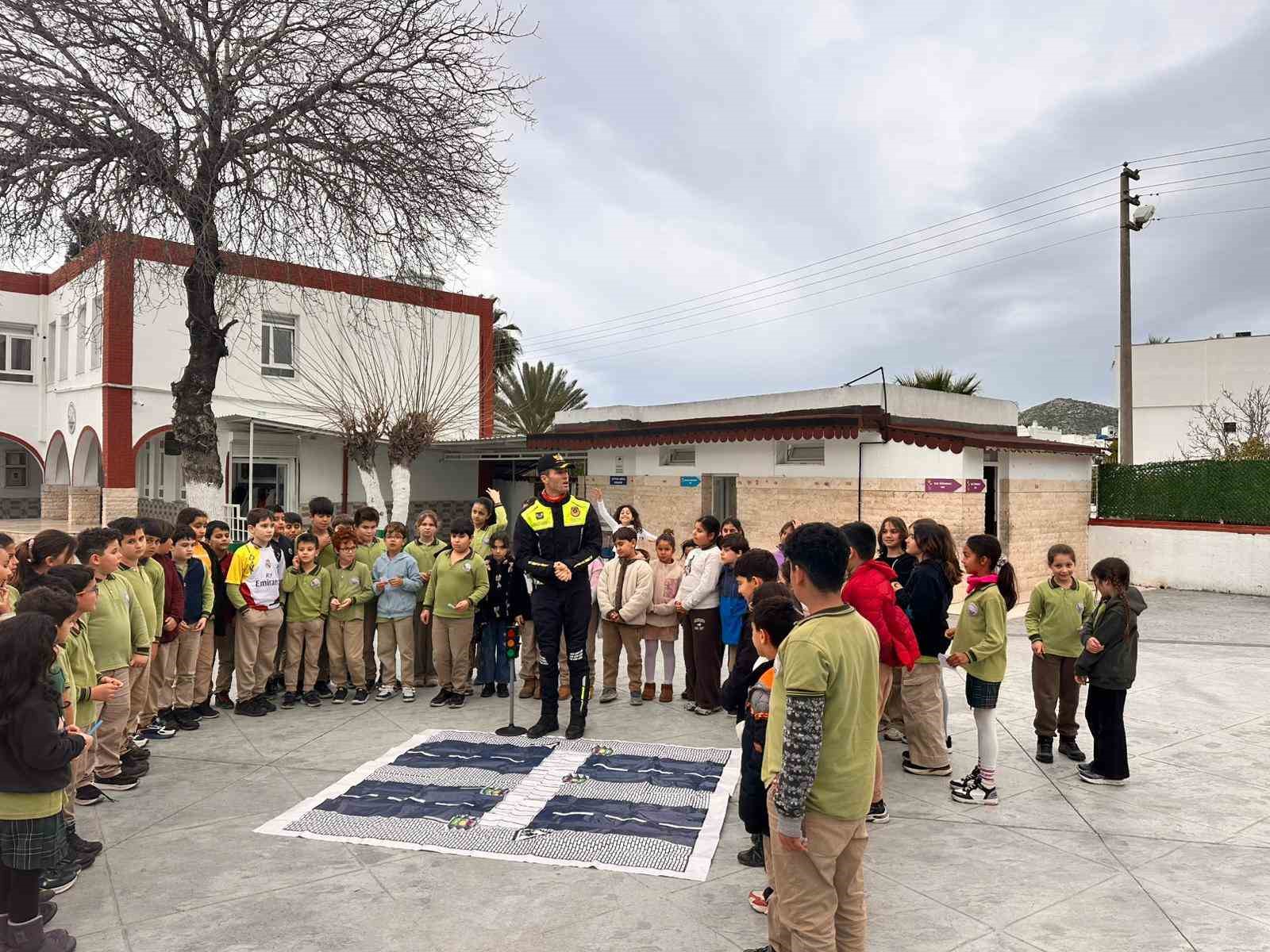 Bodrum’da öğrencilere uygulamalı trafik eğitimi
