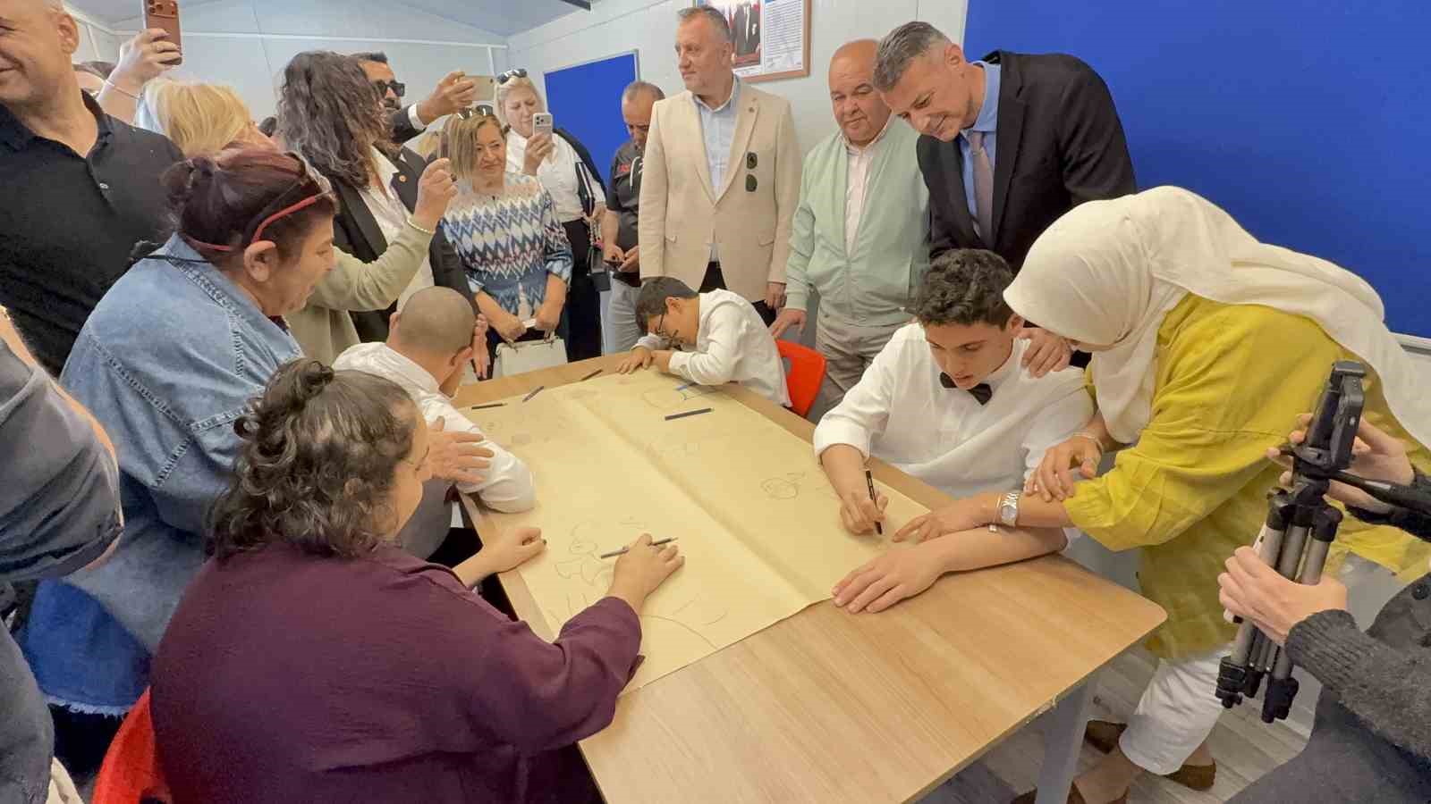 Bodrum’da özel öğrencilerden alkışlanan performans: "Hem vals yaptılar hem atölye açtılar"
