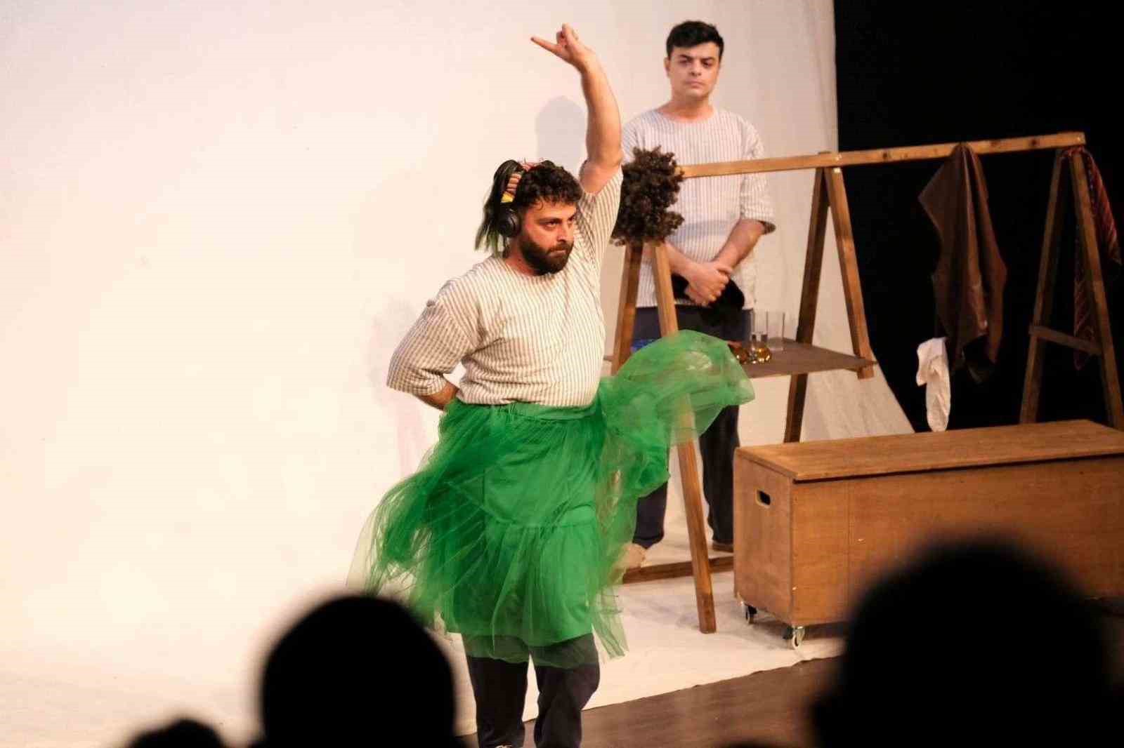 Bodrum’da perde "Cambazın cenazesi" ile kapanıyor
