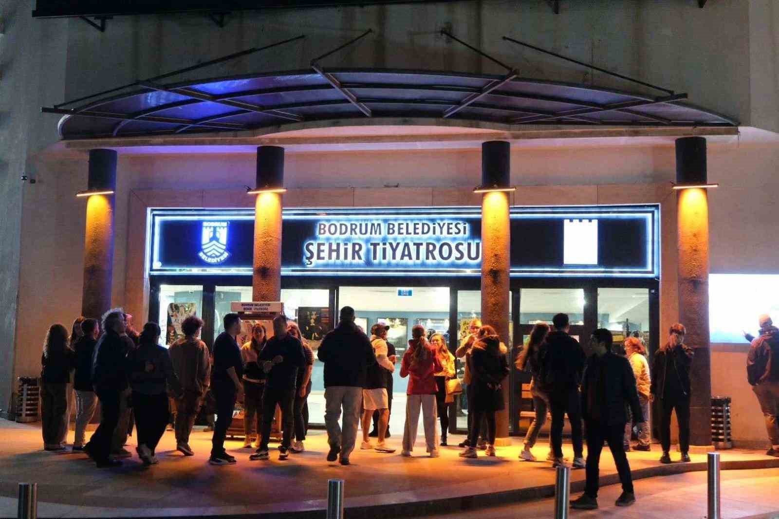 Bodrum’da perde "Cambazın cenazesi" ile kapanıyor
