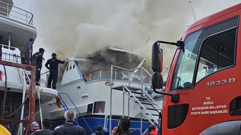 Bodrum’da Sadri Şener’in motoryatında yangın çıktı
