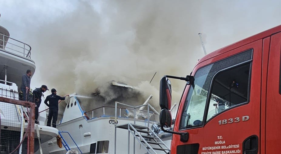 Bodrum’da Sadri Şener’in motoryatında yangın çıktı
