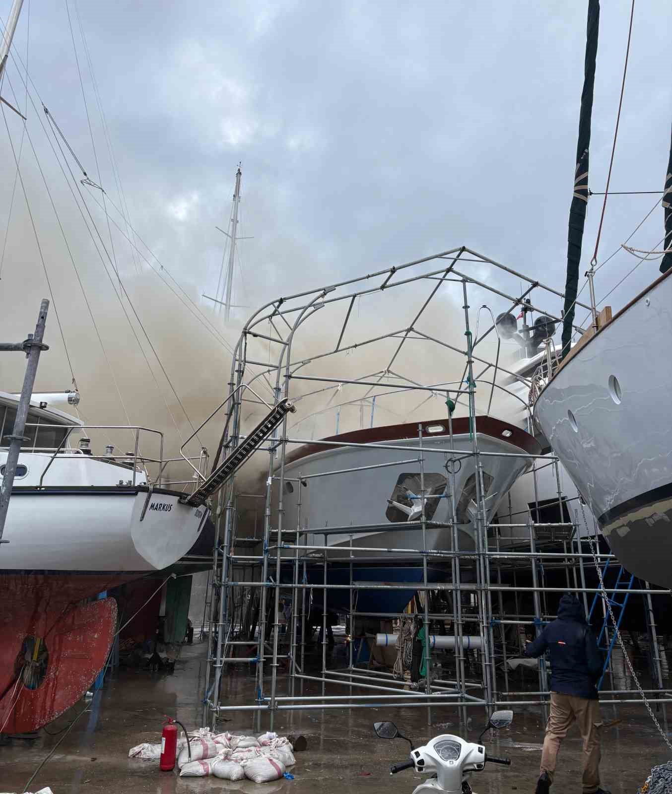 Bodrum’da Sadri Şener’in motoryatında yangın çıktı
