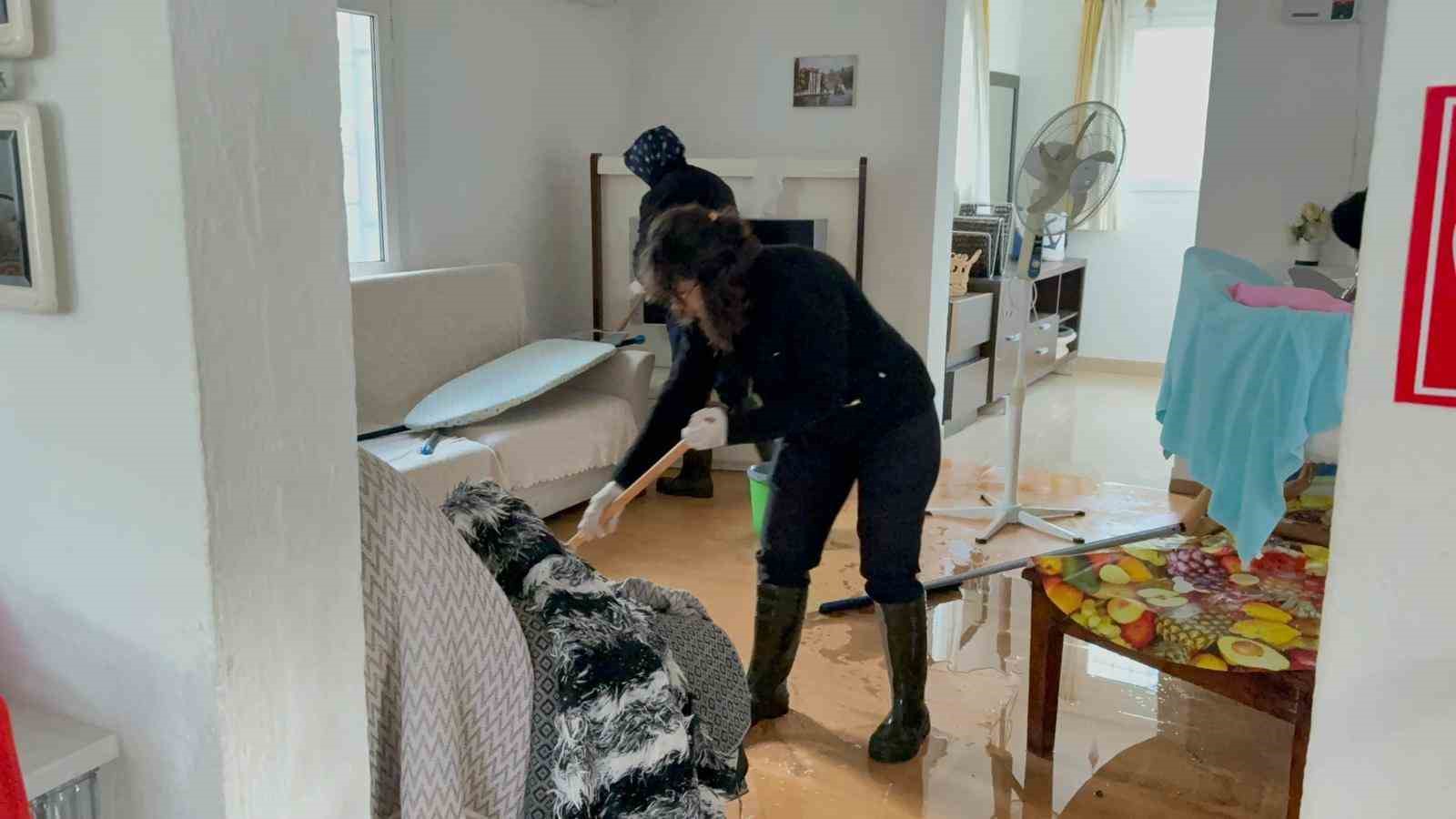 Bodrum’da selin tablosu gün ağarınca ortaya çıktı
