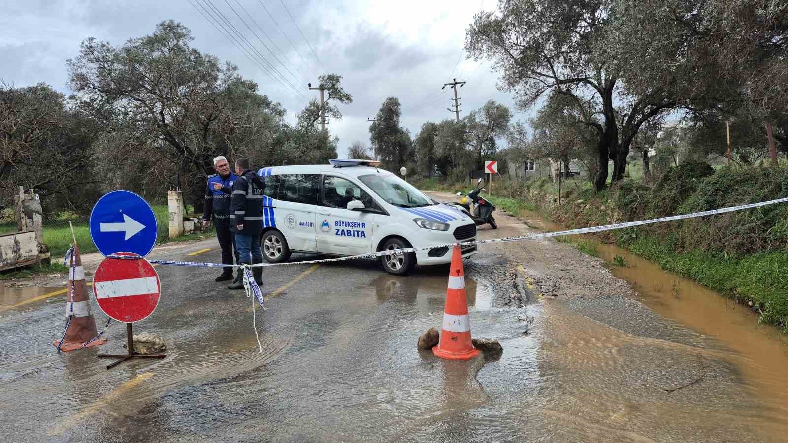 Bodrum’da tekneler kıyıya sürüklendi
