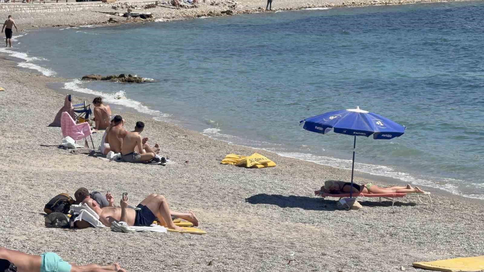 Bodrum’da yazdan kalma günler: Sahiller dolup taştı, kruvaziyerle 274 turist geldi
