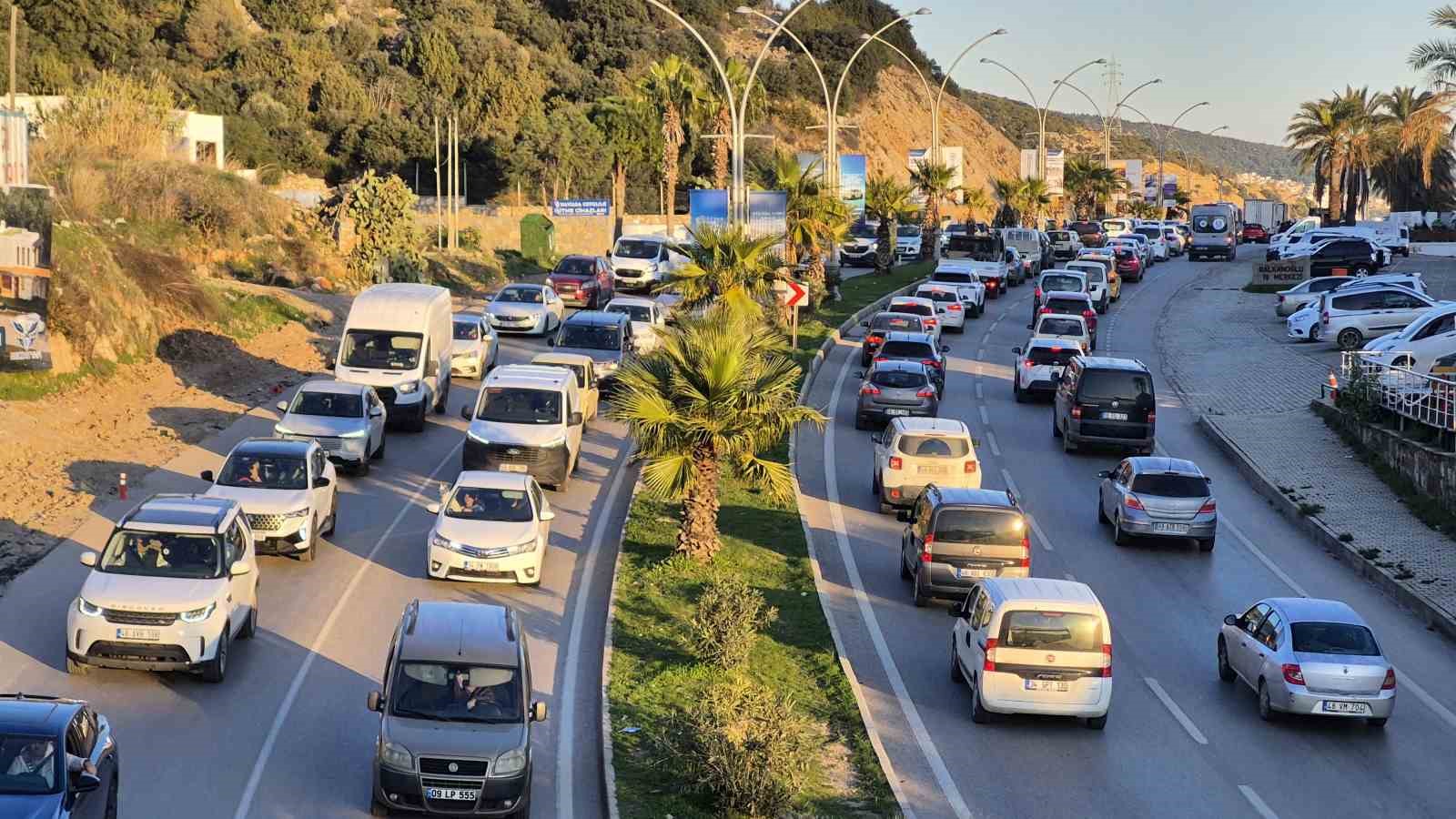 Bodrum’da yeni yıl trafiği: "Uzun araç kuyrukları oluştu"
