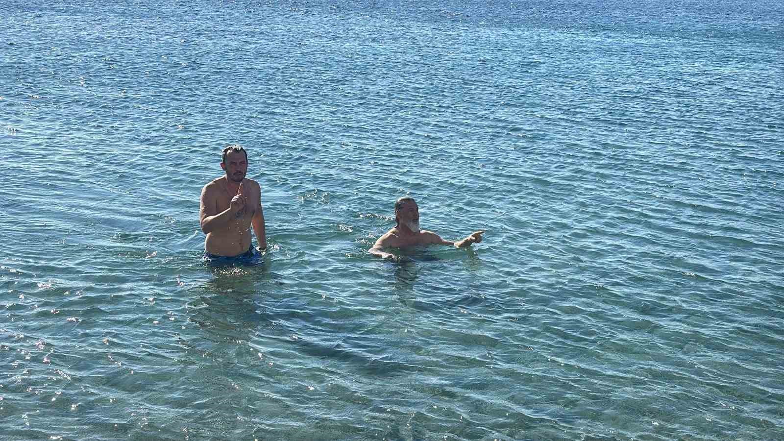 Bodrum’da yeni yılın ilk gününde denize girdiler
