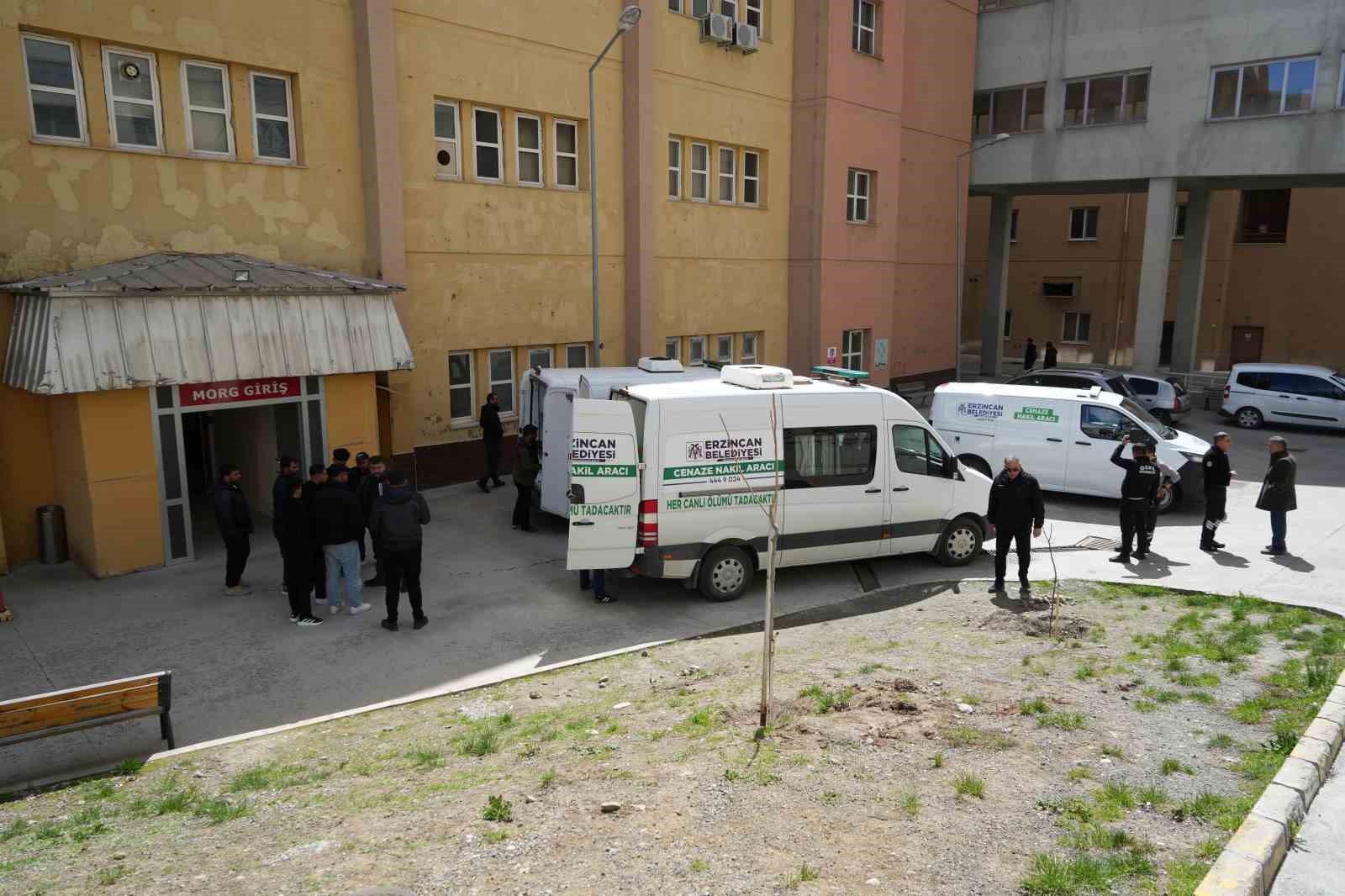 Bodrum’daki göçmen faciasında hayatını kaybeden 9 kişi Erzincan’da defnedildi
