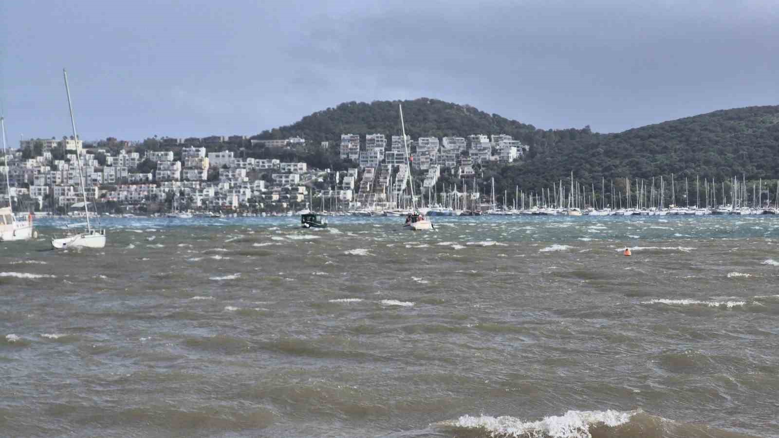 Bodrum’u kuvvetli fırtına vurdu
