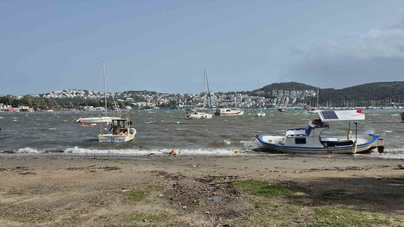 Bodrum’u kuvvetli fırtına vurdu
