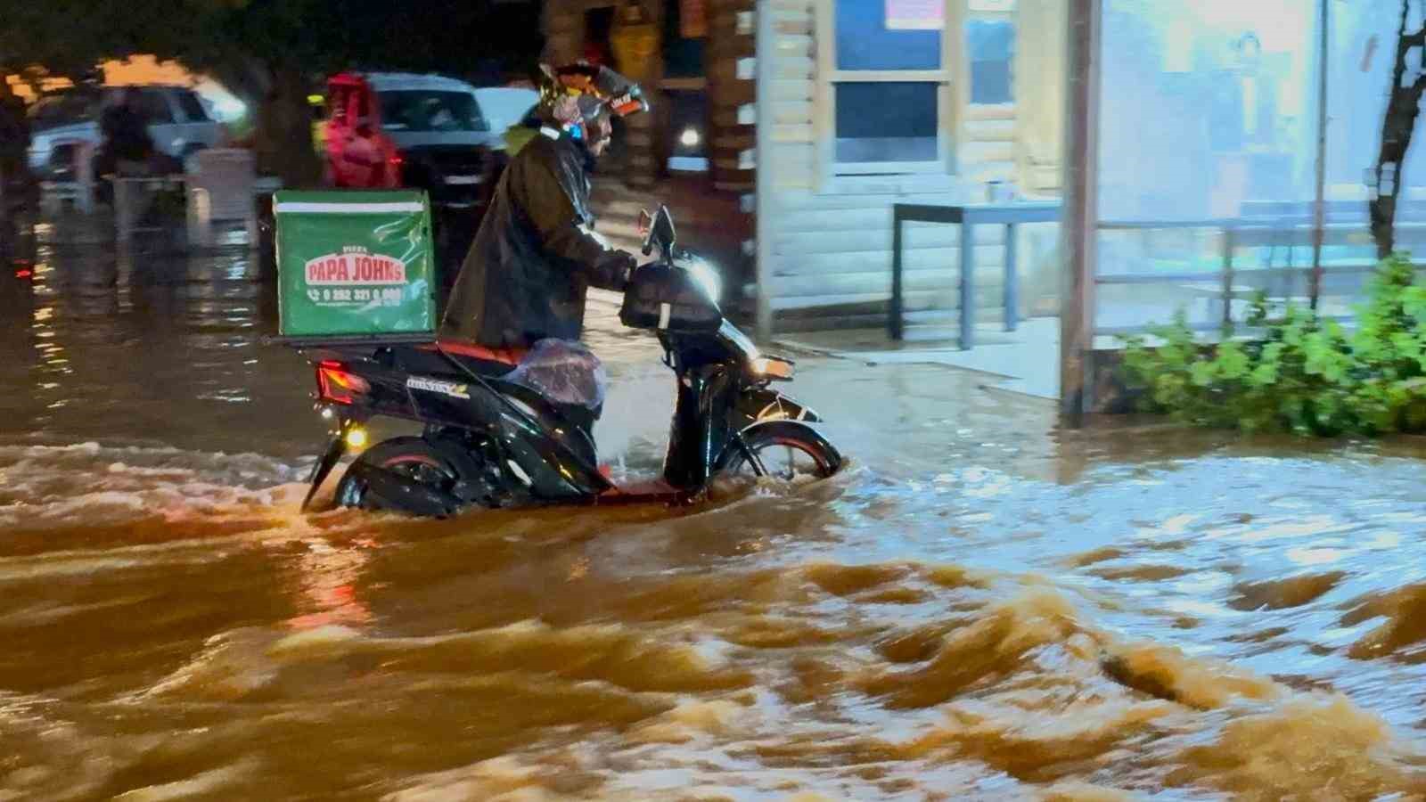 Bodrum’u sel vurdu, evler ve iş yerlerini su bastı
