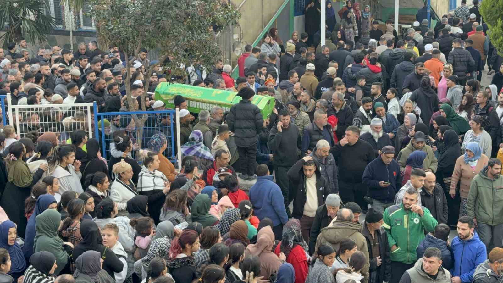 Boğazı kesilerek öldürülen pazarcı toprağa verildi
