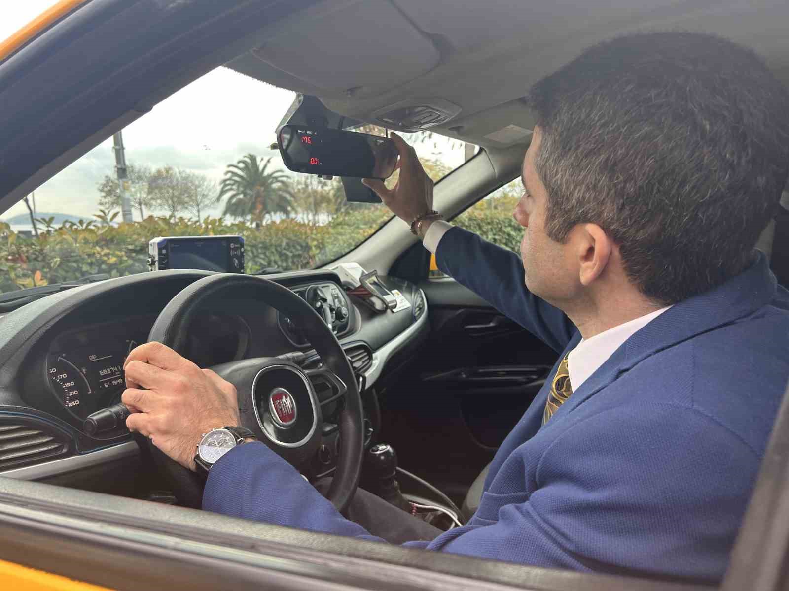 Boğaziçi Üniversitesi mezunu beyaz yakalı işini bıraktı, ’kravatlı taksici’ oldu
