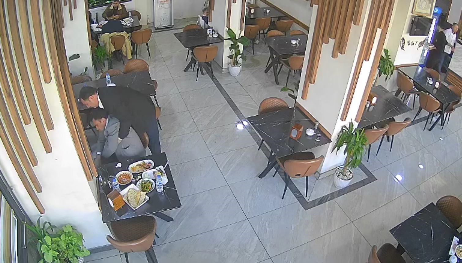 Boğazına kaçan pirinç tanesi canına mal oluyordu: O anları anlattı
