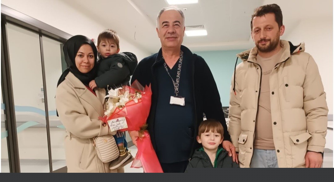 Boğazına şeker kaçan 3 yaşındaki çocuk, Heimlich manevrasıyla kurtarıldı
Boğazına şeker kaçan 3 yaşındaki çocuk, Heimlich manevrasıyla kurtarıldı