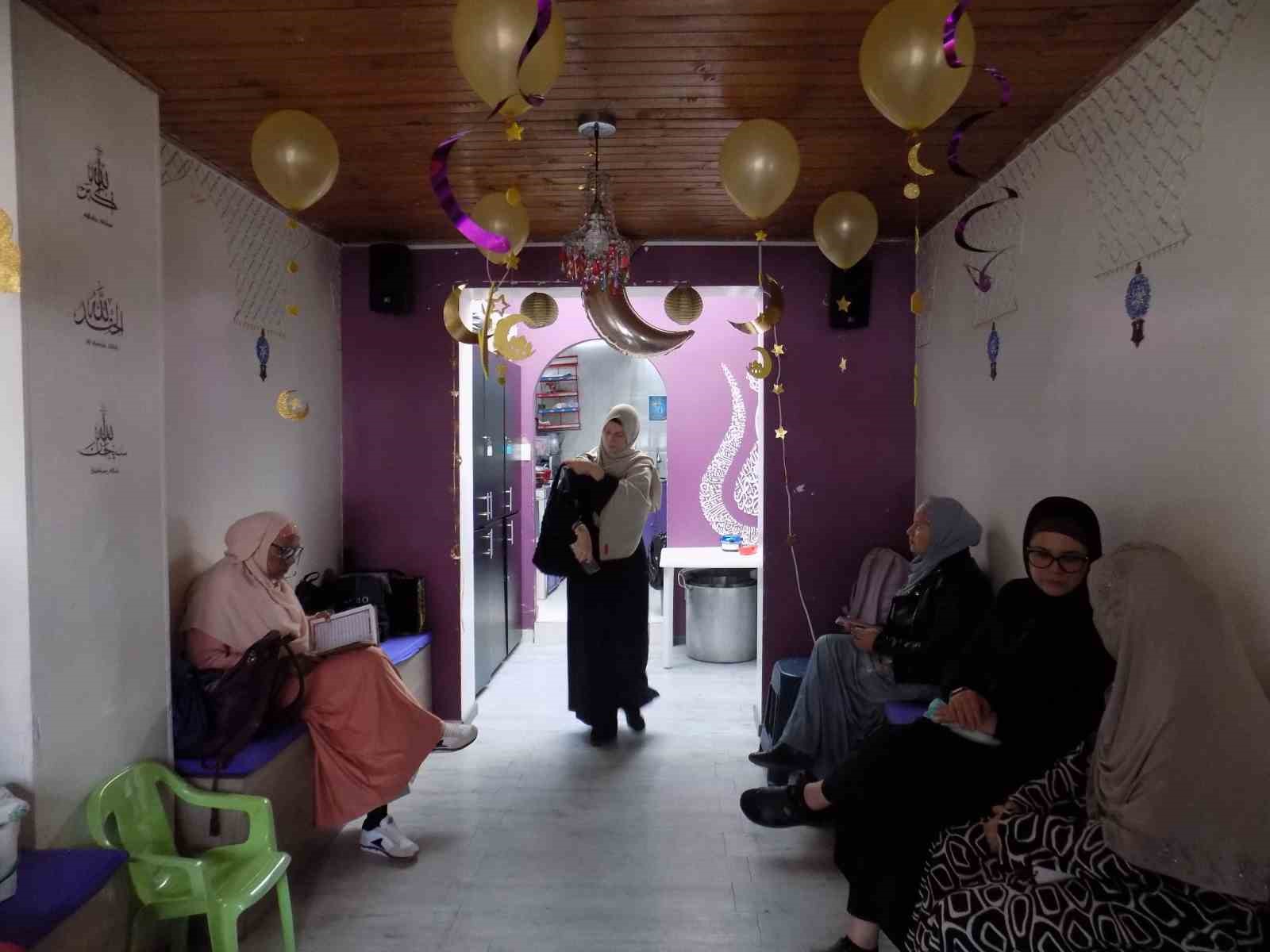 Bogota’taki Müslüman topluluk iftarını Estambul Camii’nde yapıyor
