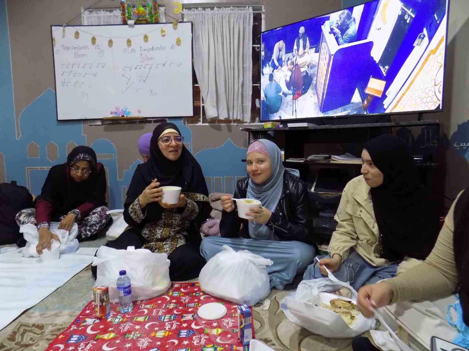 Bogota’taki Müslüman topluluk iftarını Estambul Camii’nde yapıyor
