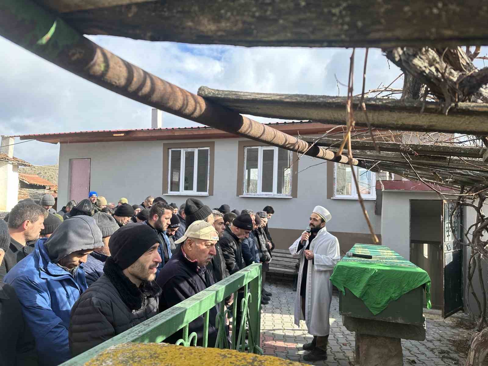 Boğularak öldürülen kadın son yolculuğuna uğurlandı
