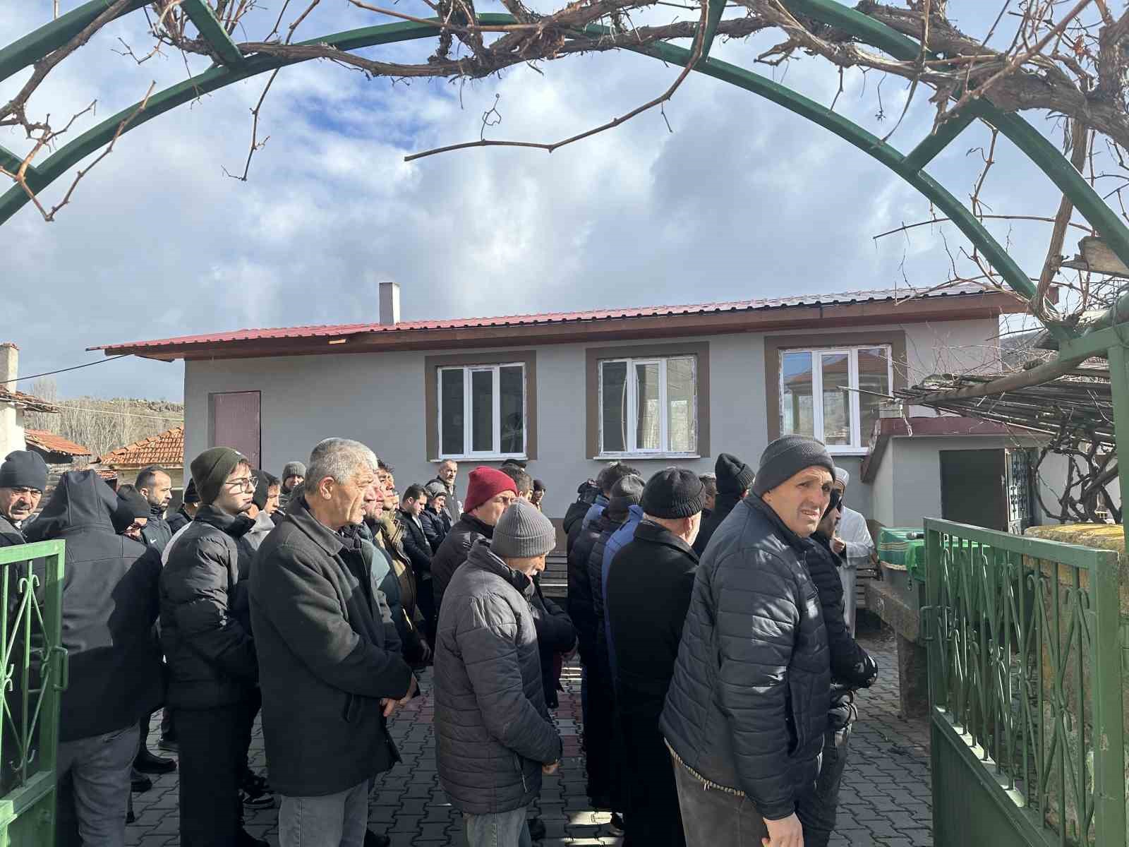 Boğularak öldürülen kadın son yolculuğuna uğurlandı
