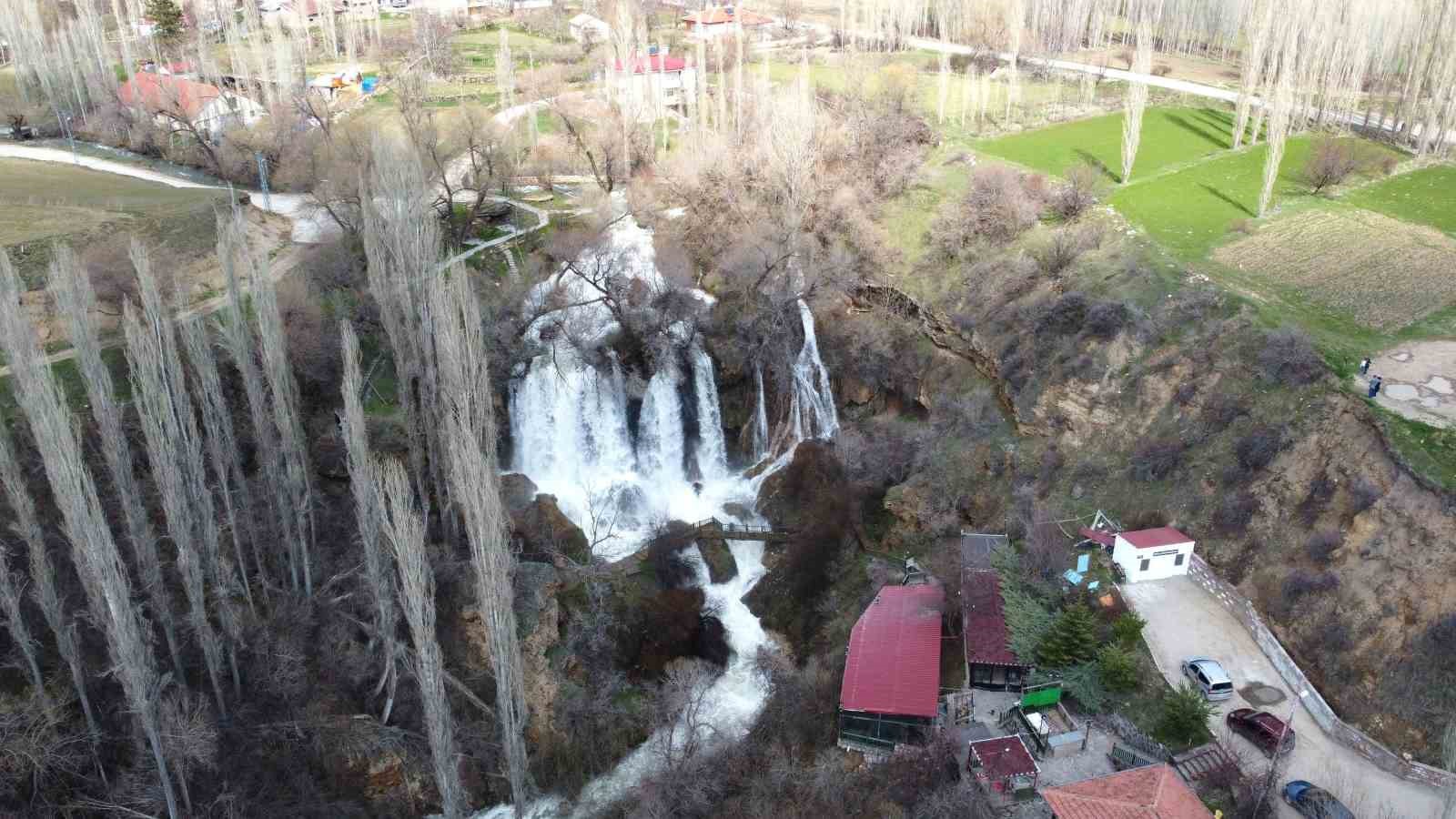 Bol yağışlar Sızır şelalesini coşturdu
