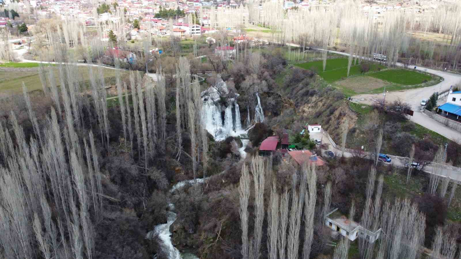 Bol yağışlar Sızır şelalesini coşturdu
