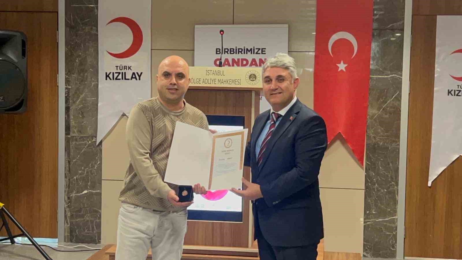 Bölge Adliye Mahkemesi’nde kan bağışında bulunan adliye personeline plaket verildi
