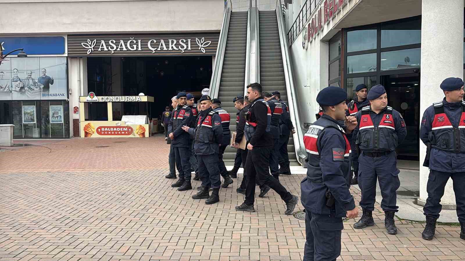 Bolu Belediyesi’nde jandarma ekipleri inceleme çalışmasını bitirdi: Evraklar götürüldü
