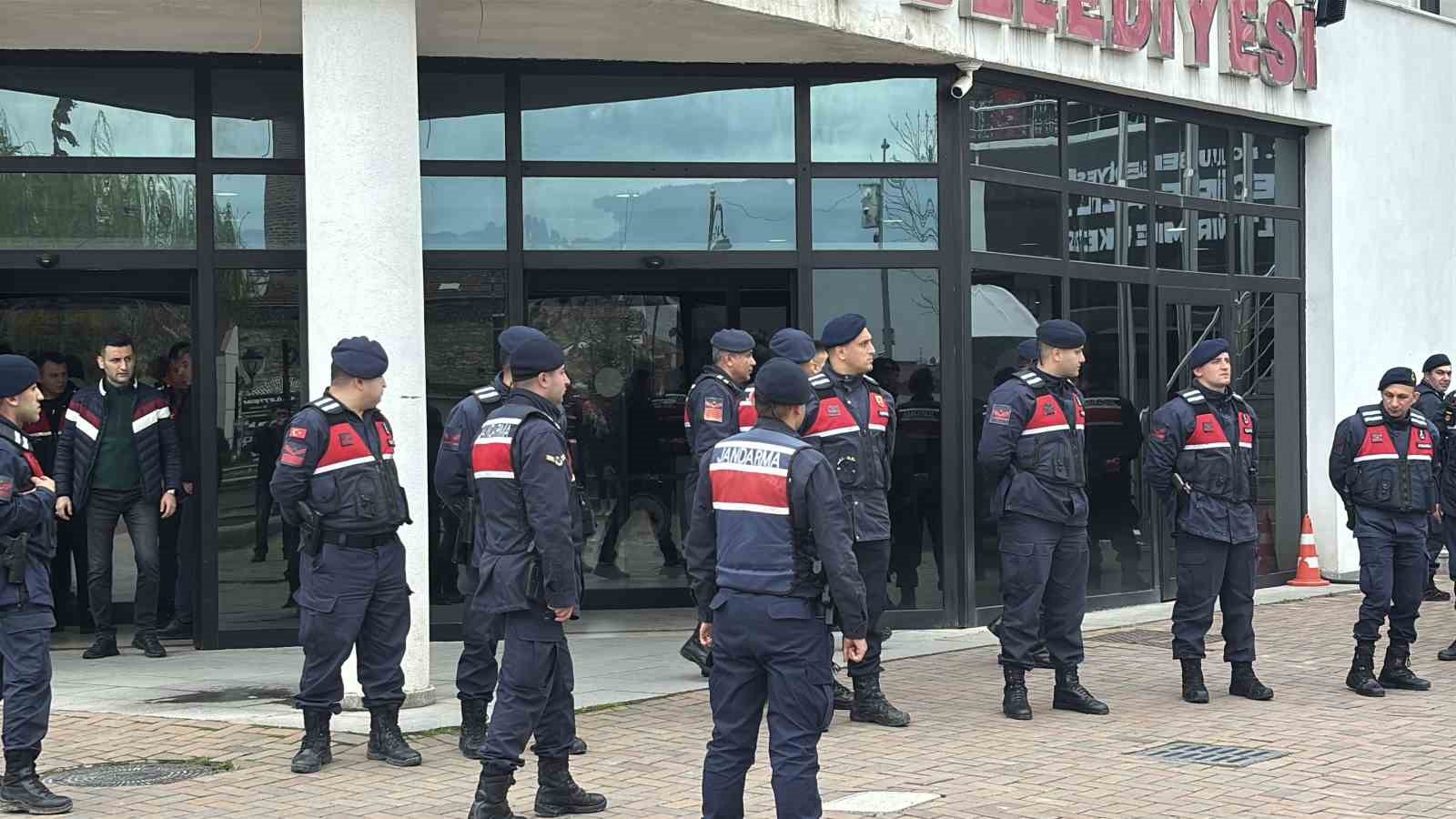 Bolu Belediyesi’nde jandarma ekipleri inceleme çalışmasını bitirdi: Evraklar götürüldü
