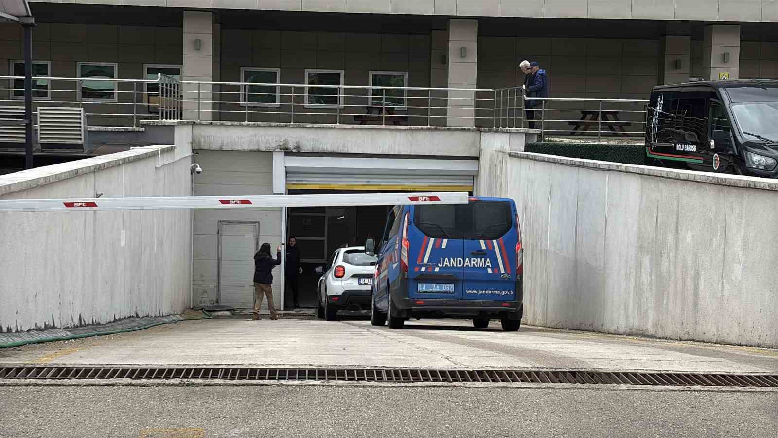 Bolu Belediyesi’nde yürütülen soruşturmada gözaltına alınan 3 kişi adliyeye sevk edildi
