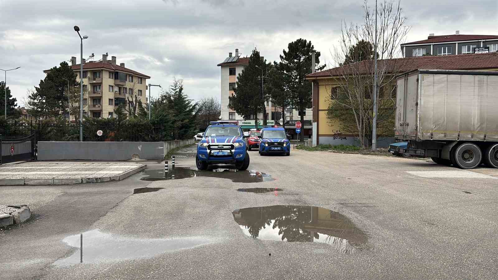 Bolu Belediyesi’nde yürütülen soruşturmada gözaltına alınan 3 kişi adliyeye sevk edildi
