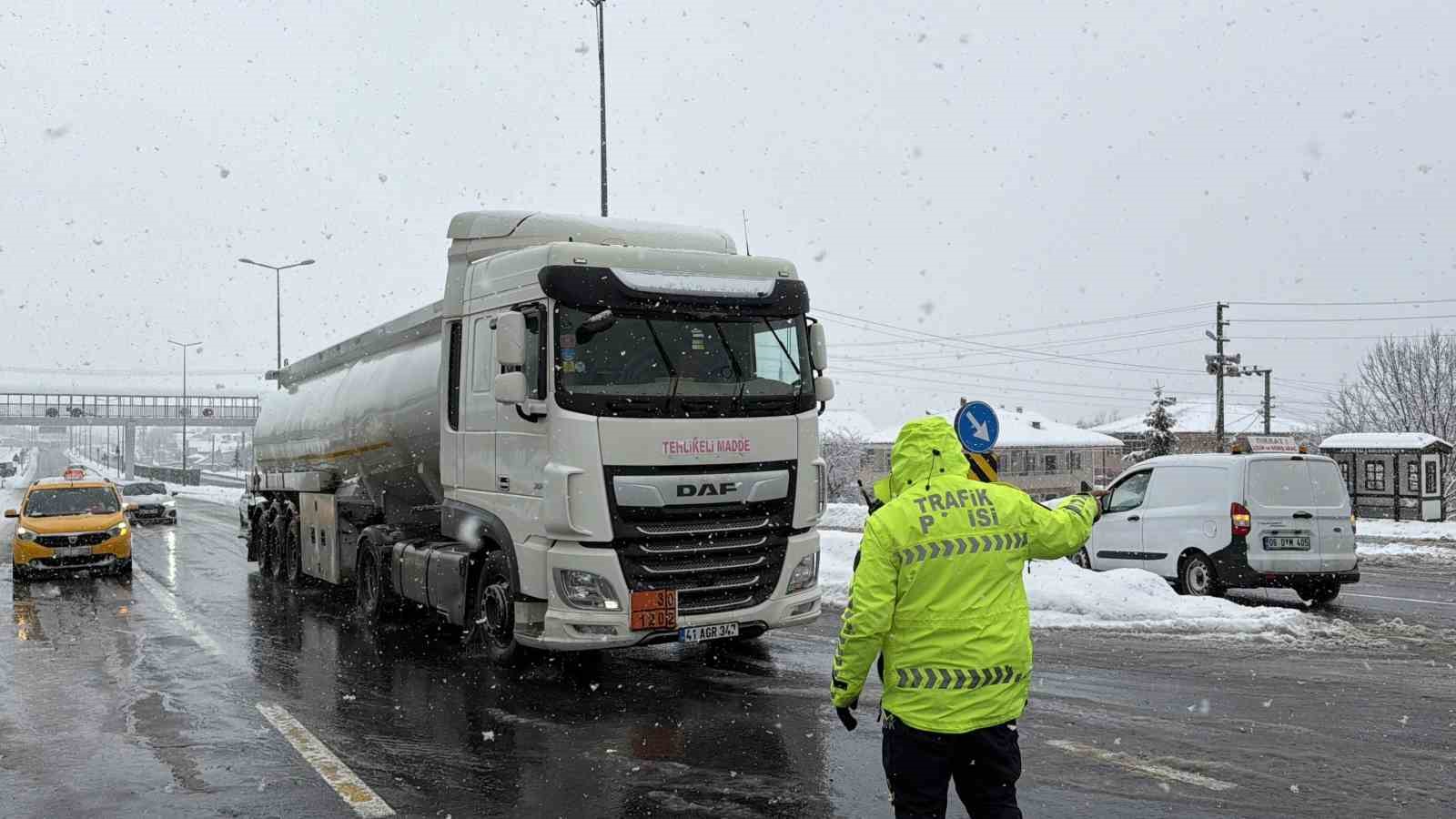 Bolu Dağı ağır tonajlı araçlara kapatıldı
