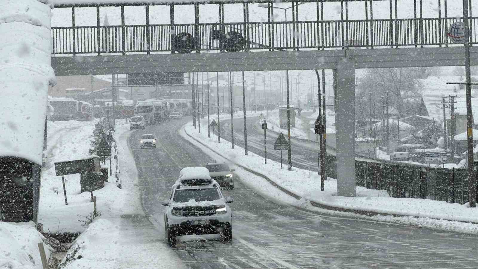Bolu Dağı ağır tonajlı araçlara kapatıldı
