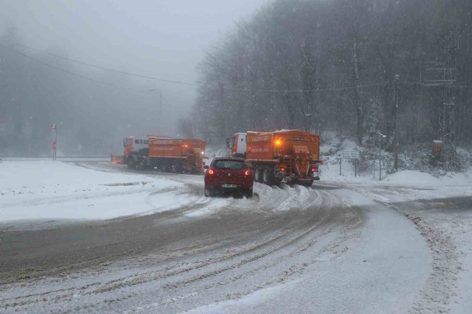 Bolu Dağı beyaza büründü: Kar kalınlığı 10 santimetreye ulaştı
