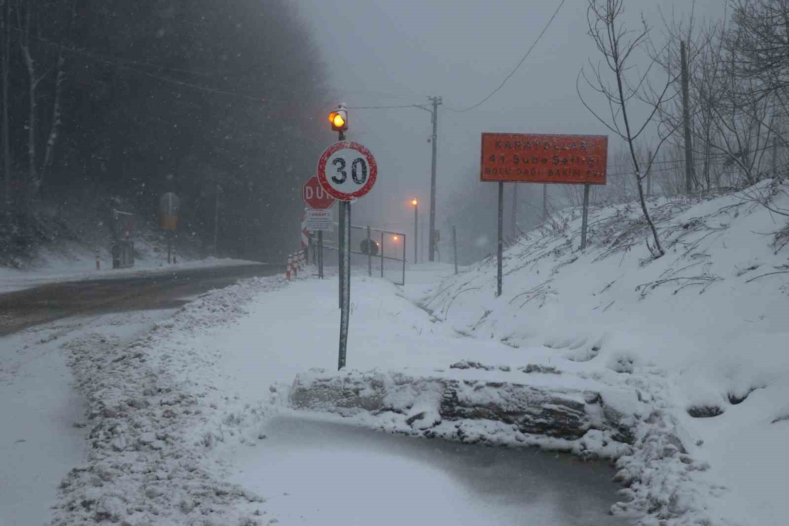Bolu Dağı beyaza büründü: Kar kalınlığı 10 santimetreye ulaştı
