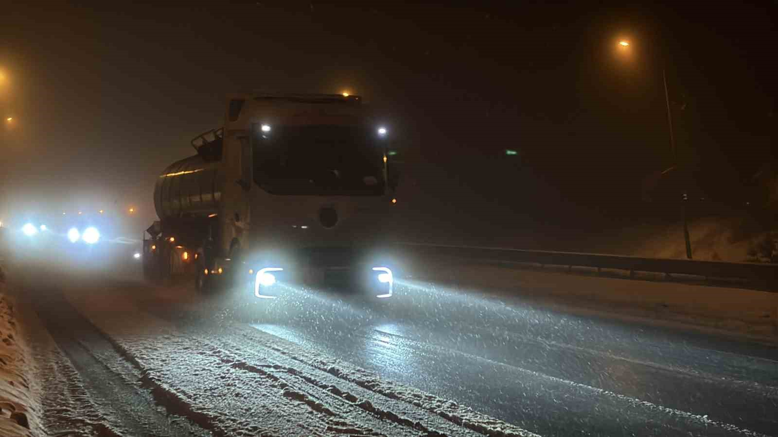 Bolu Dağı geçişinde kar yağışı başladı

