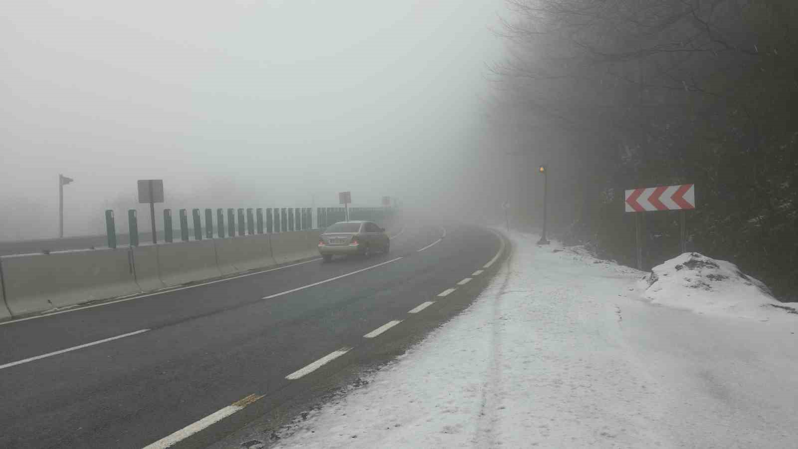 Bolu Dağı’nda hafif kar yağışı ve sis etkili oluyor

