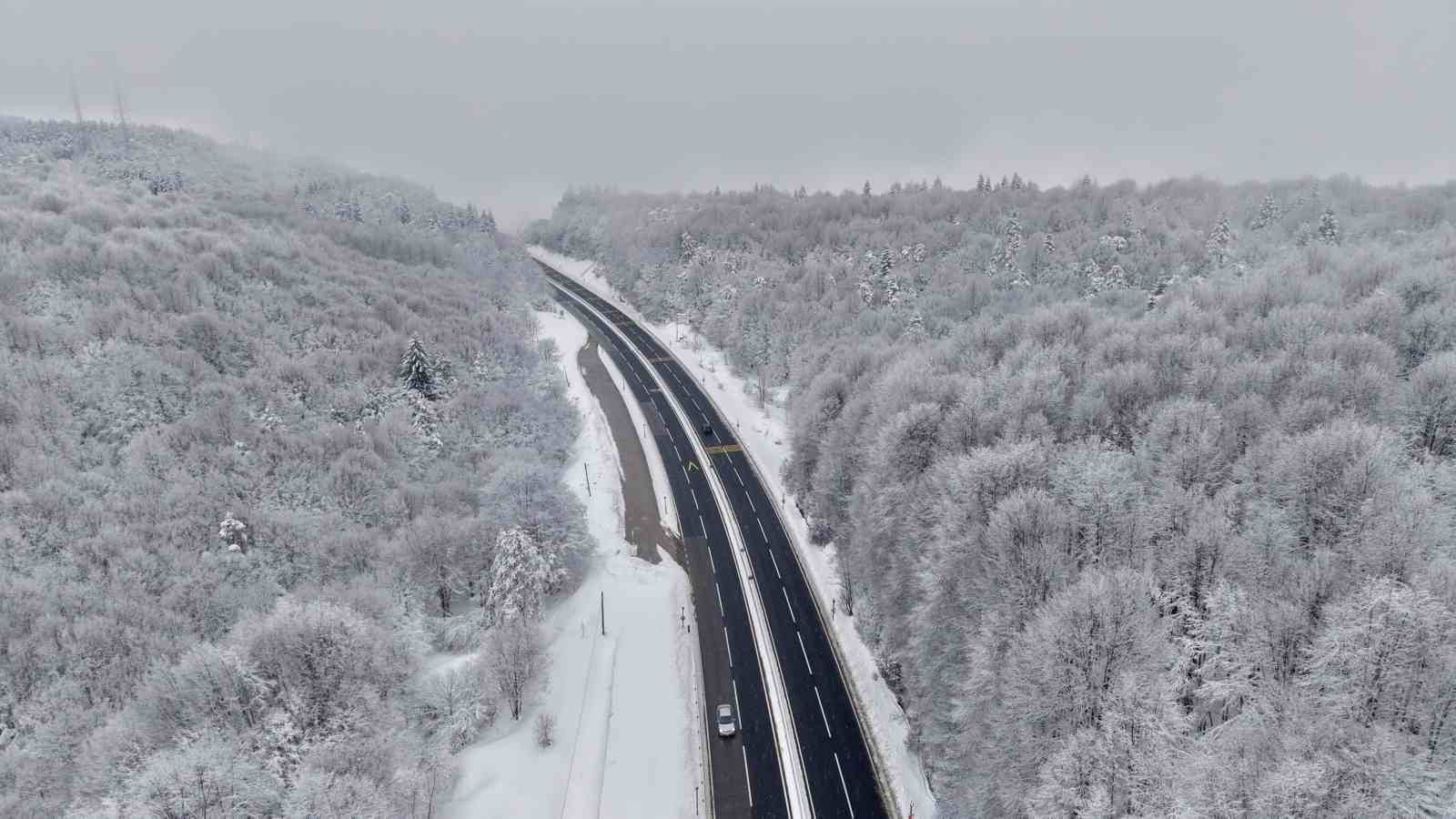 Bolu Dağı’nda kartpostallık kar manzarası
