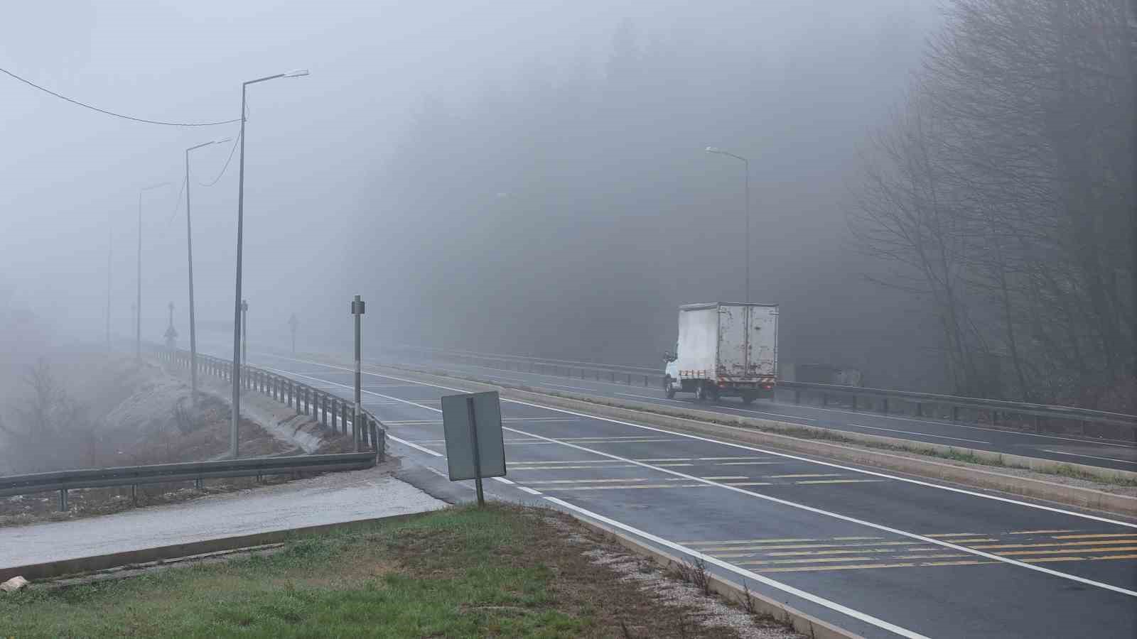 Bolu Dağı’nda sis ve sağanak etkili oluyor
