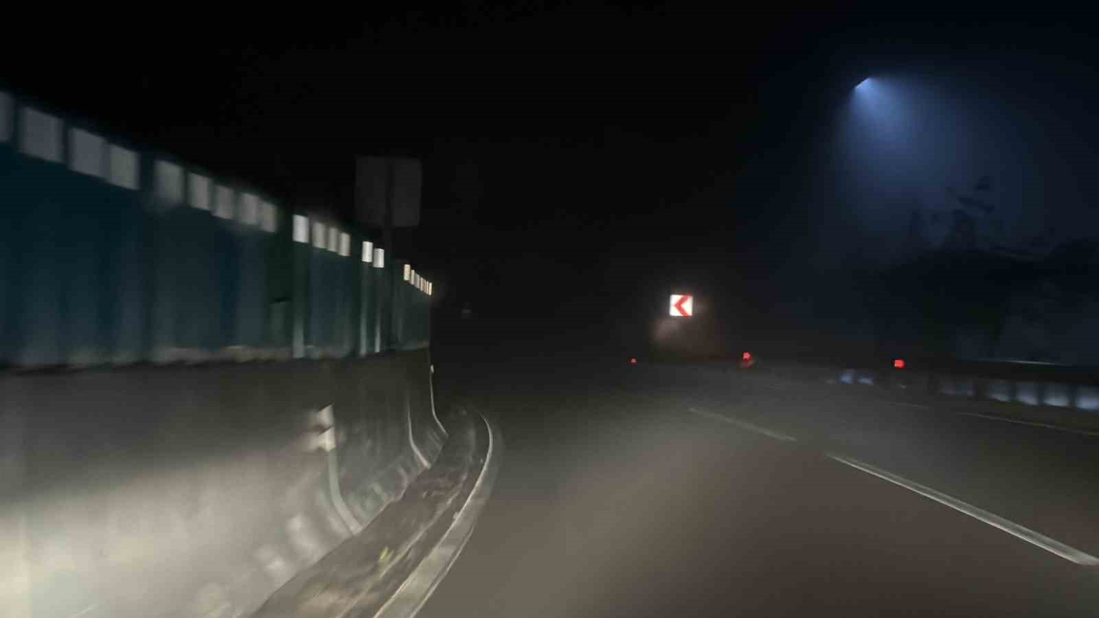 Bolu Dağı’nda sis ve sağanak yağış etkili: Karayolları ekipleri teyakkuzda
Bolu Dağı’nda sis ve sağanak yağış etkili: Karayolları ekipleri teyakkuzda