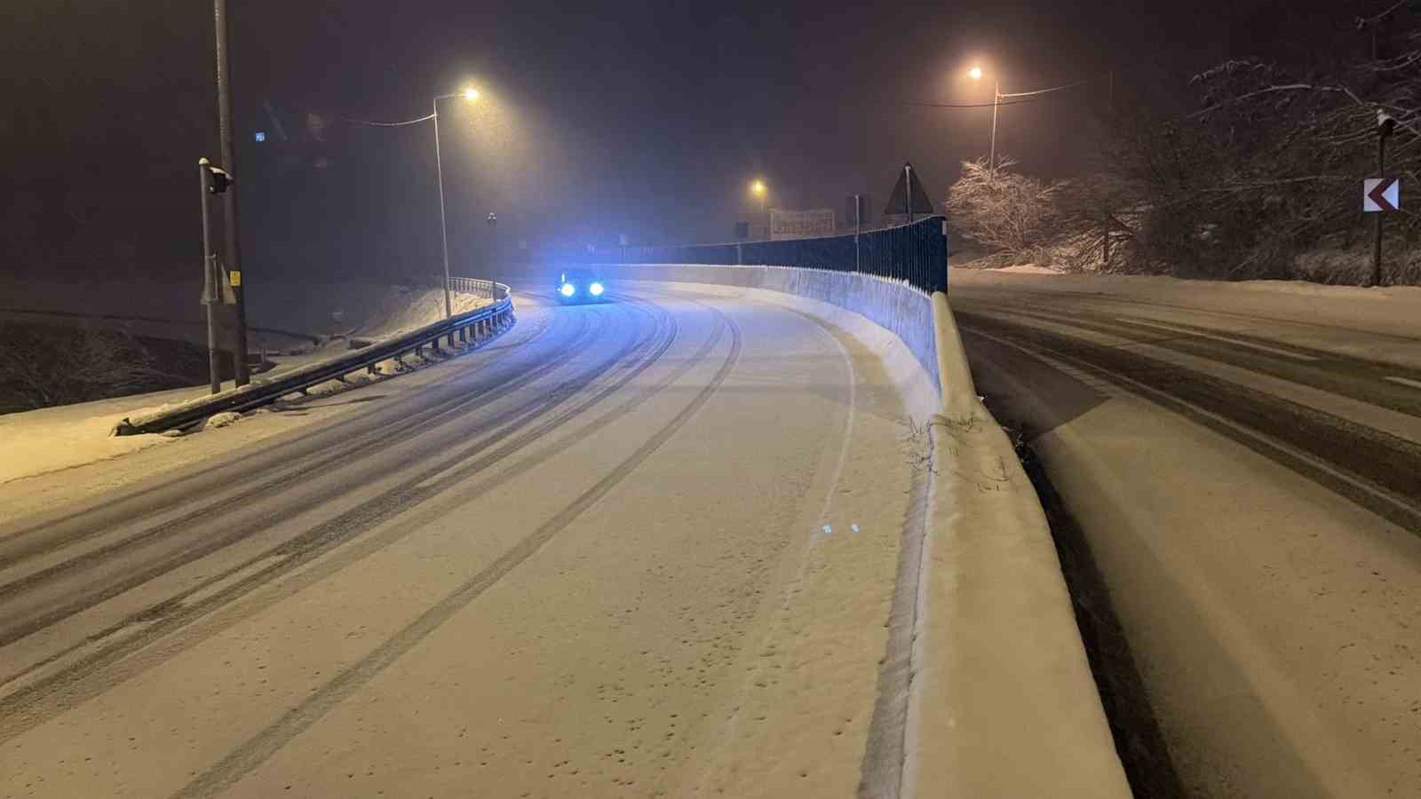 Bolu Dağı’nda yoğun kar yağışı: Karla mücadele sürüyor
